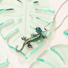 Load image into Gallery viewer, Shimmery Salamander - Green
