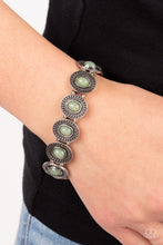 Load image into Gallery viewer, Dainty Delight - Green
